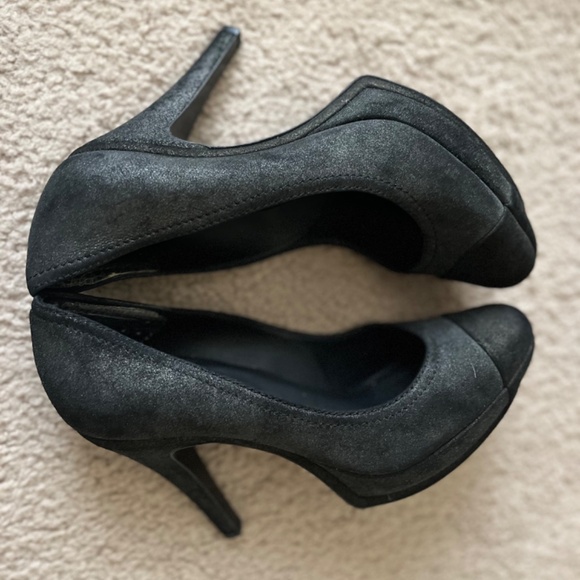 Chanel pump heels with platform - Picture 6 of 10